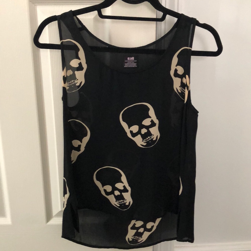 Black silk blouse with skulls